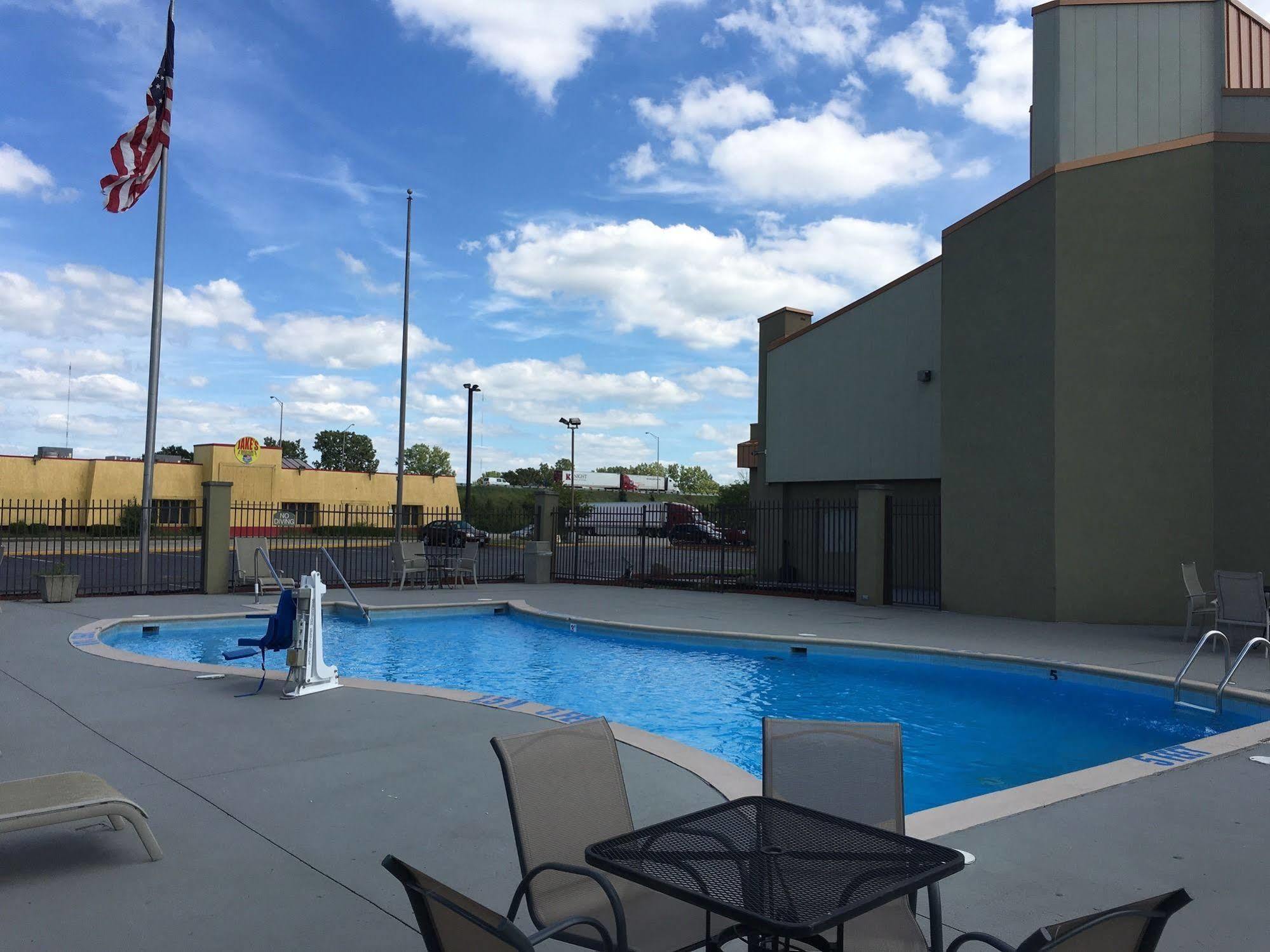 Country Inn & Suites By Radisson, Indianapolis East, In מראה חיצוני תמונה